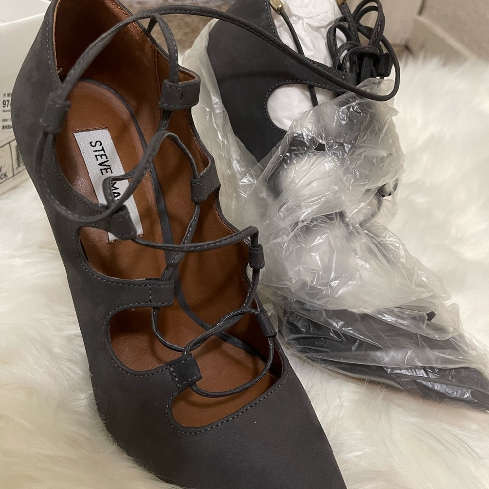 Dark grey STEVE MADDEN strappy pumps